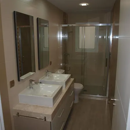 Luxury House With 3 Double Daire